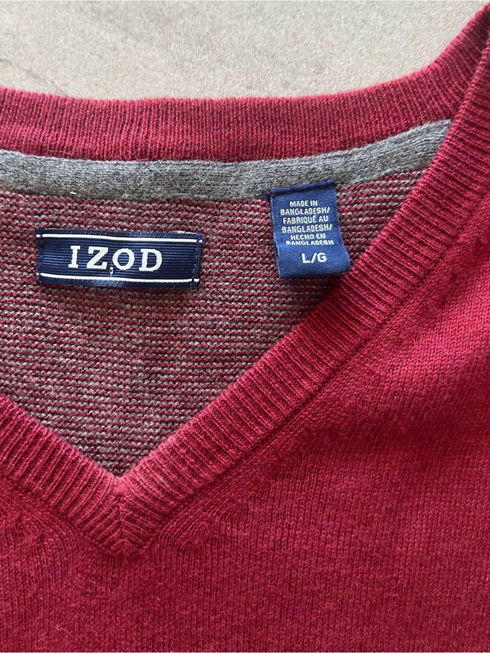 Izod V-Neck Sweater Vest in Maroon Red Size L - Picture 2 of 3
